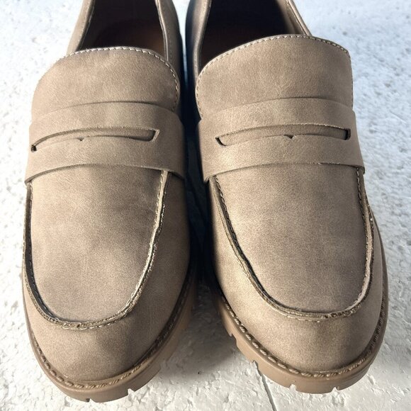 Me Too NWOT SZ 7.5 Tan Suede Penny Loafer Preppy Academia Modern Essential - Picture 3 of 8
